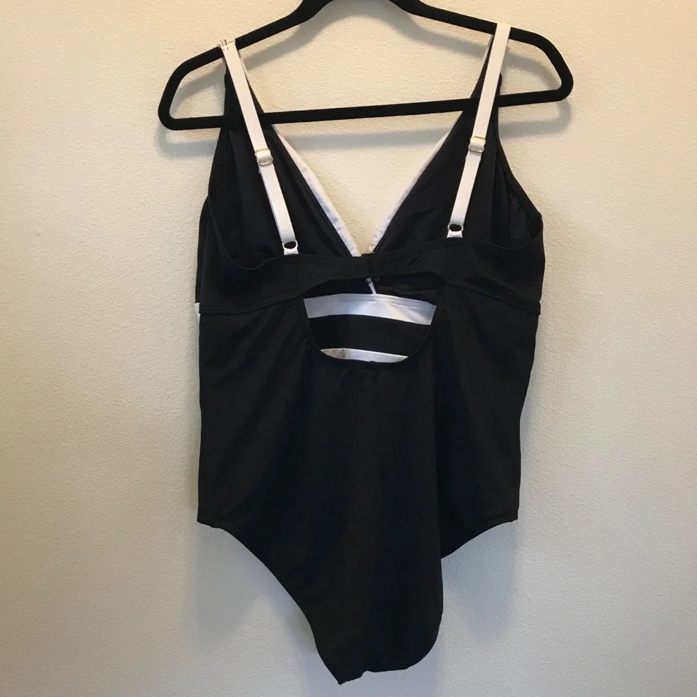 LA BLANCA Plus Size One Piece V Neck Tummy Control Swimsuit Black White Size 16W